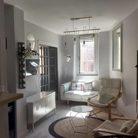 Nice Apt In The Templiers District 아파트 히에레