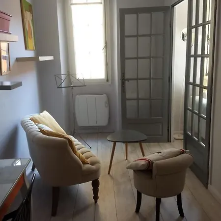 Nice Apt In The Templiers District 아파트 히에레