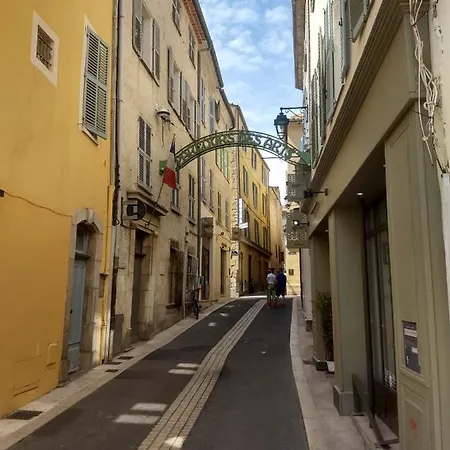 Nice Apt In The Templiers District * 히에레