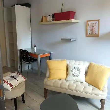 Nice Apt In The Templiers District 아파트 히에레